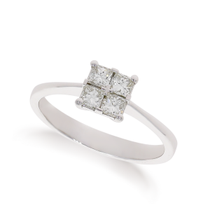The Classic Diamond ring in Princess cut